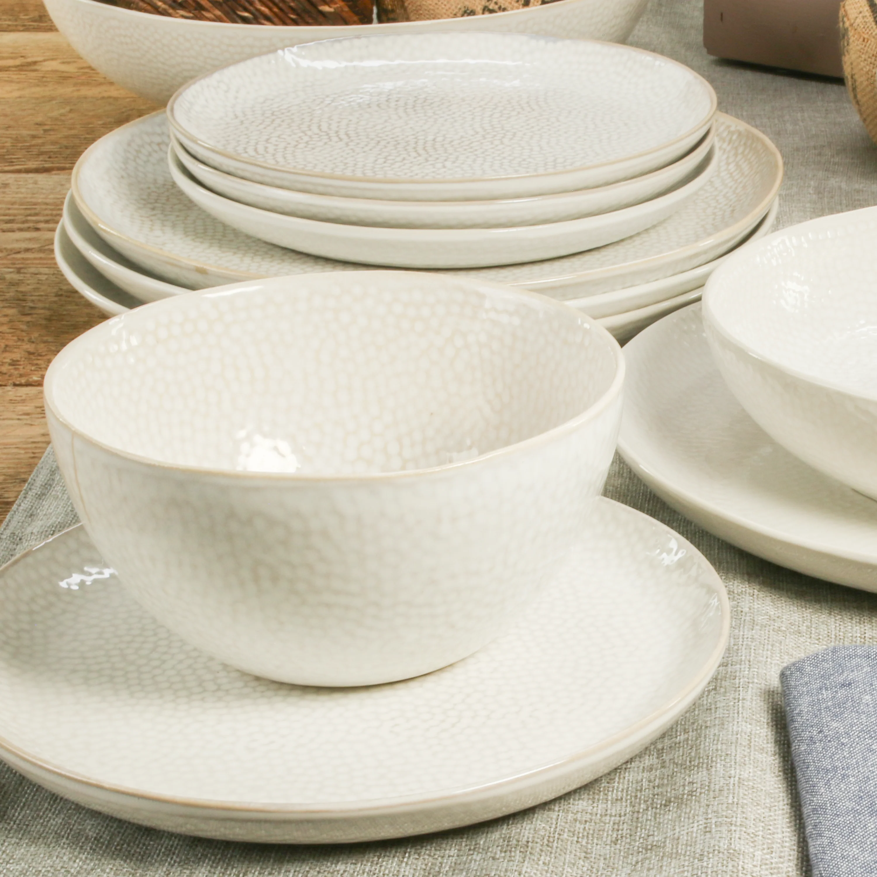 Serene 16 Piece Dinnerware Set