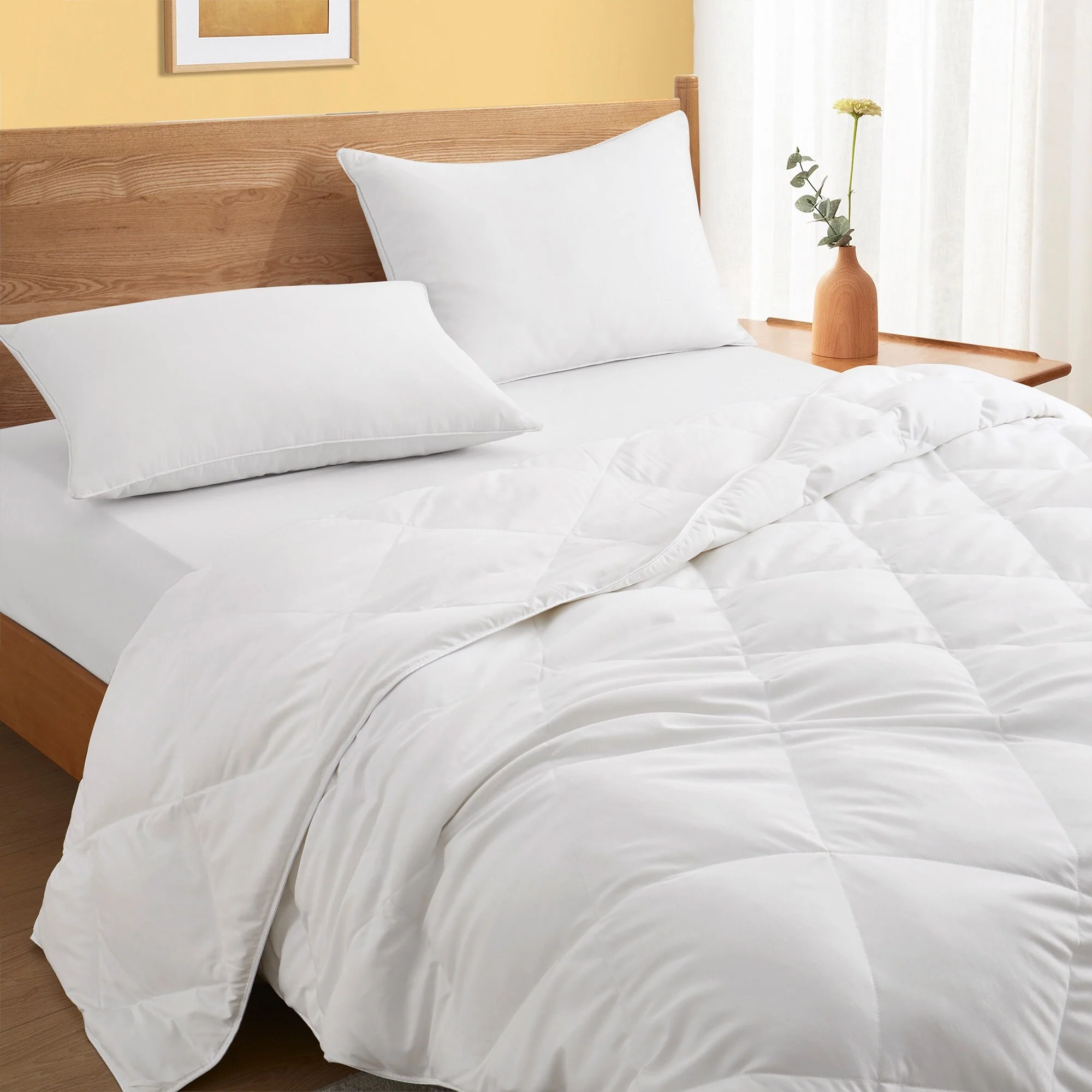 Lightweight White Down Fiber Luxury Blanket, Soft Comforter for Summer