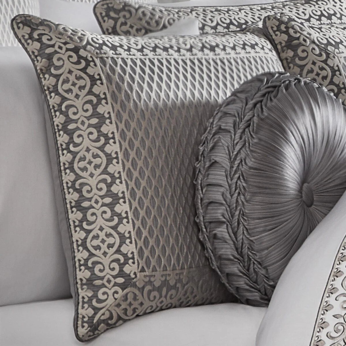 Five Queens Court Houston Luxury Embroidered 4-piece Comforter Set