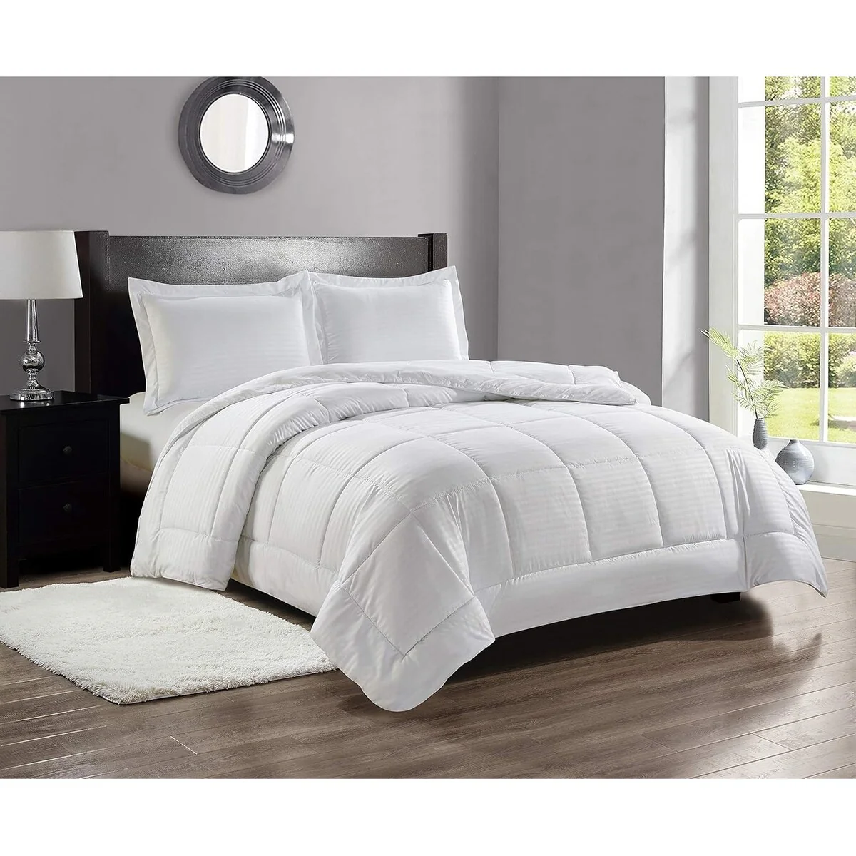 Décor&More Ultra Lush Queen Size Down Alternative Reversible Comforter (86