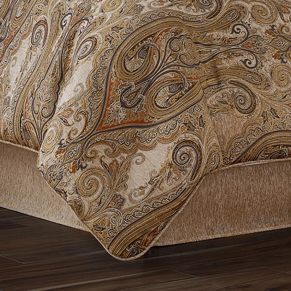 J. Queen New York Luciana Comforter Set