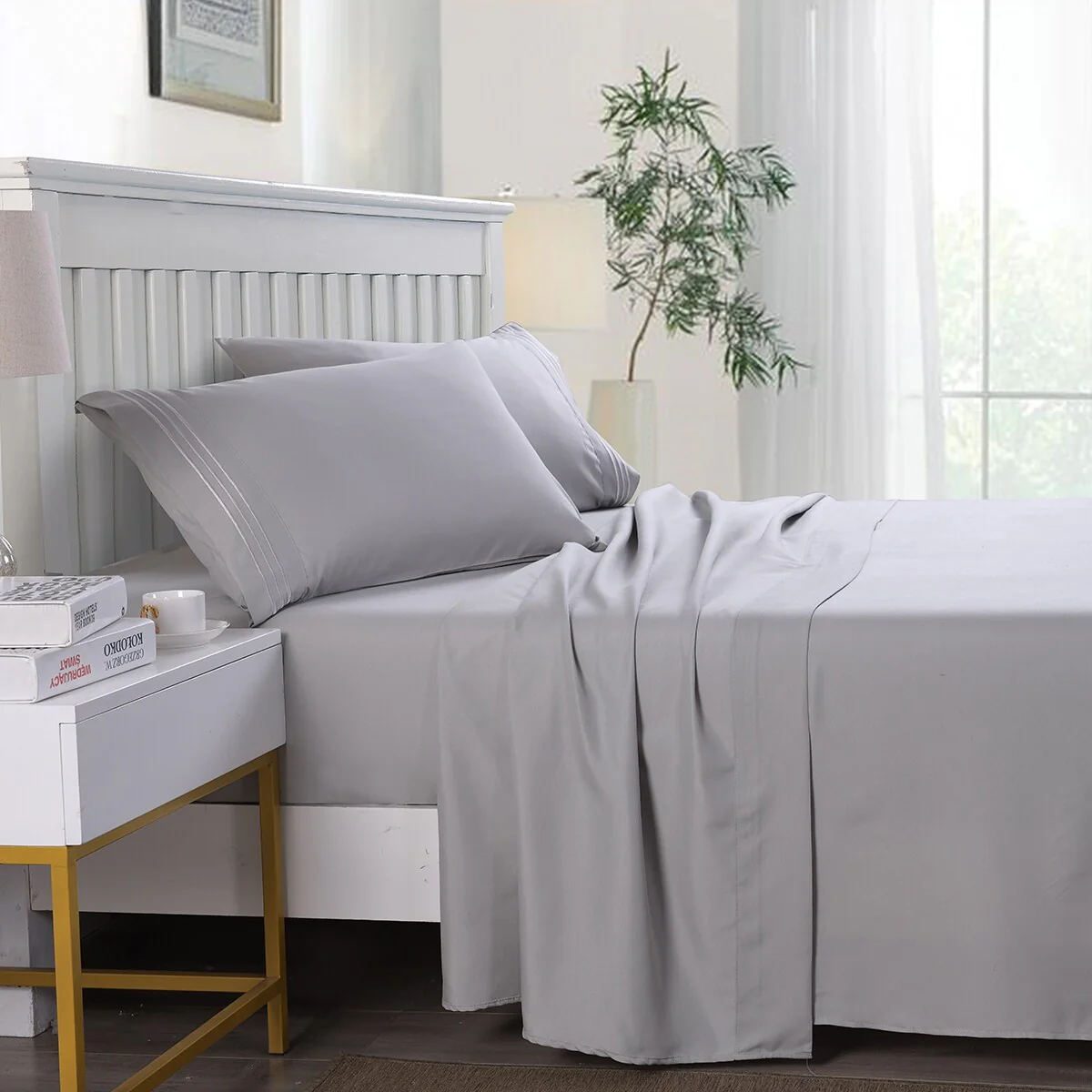 Premium Embroidered 4 Piece Microfiber Bed Sheet Set