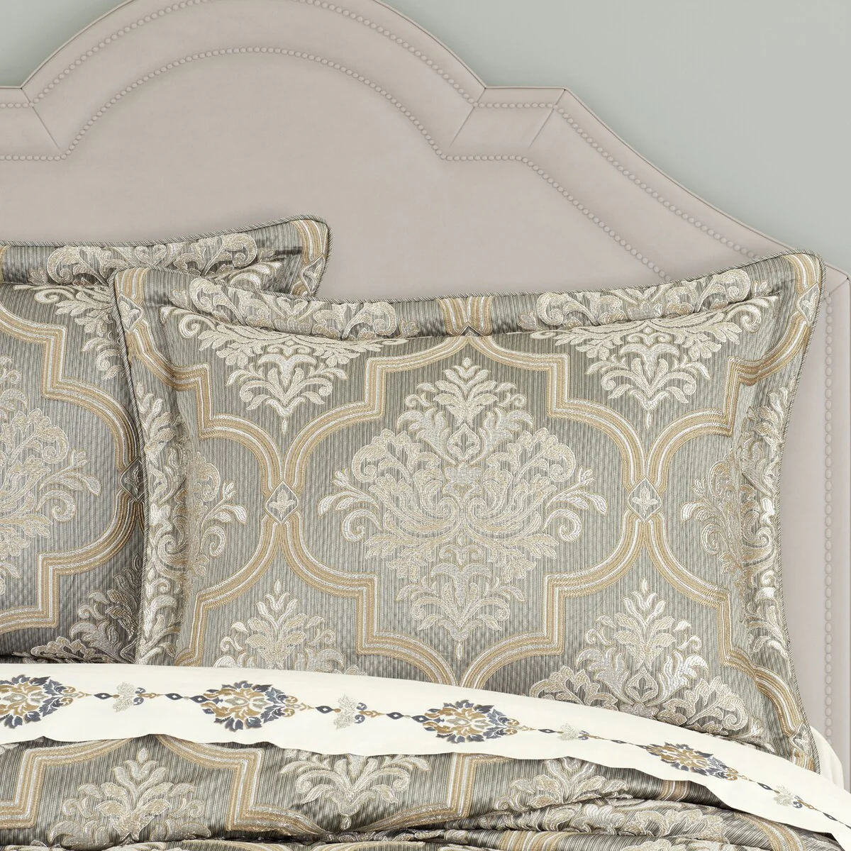 Martina Comforter Set