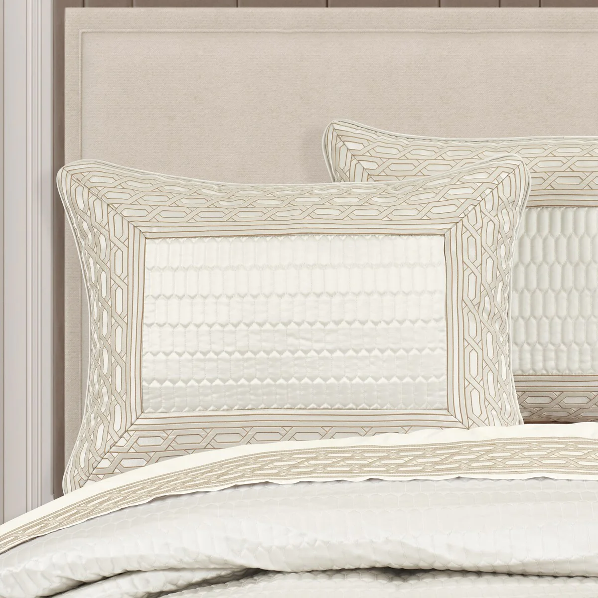 J. Queen New York Metropolitan Comforter Set