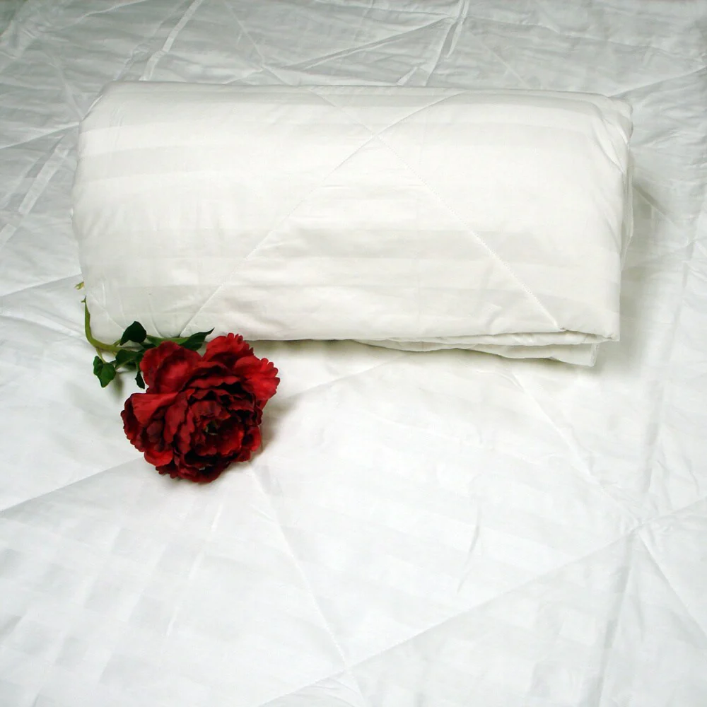 Mulberry Silk 300 Thread Count Cotton Cover Comforter
