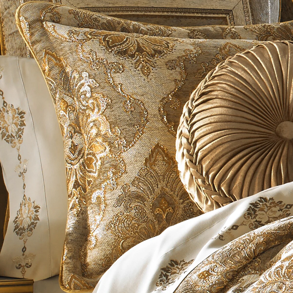 J. Queen New York Bradshaw Comforter Set