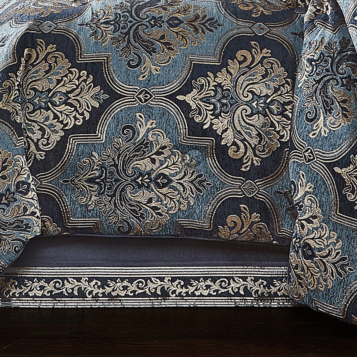 Five Queens Court Middlebury Comforter Set