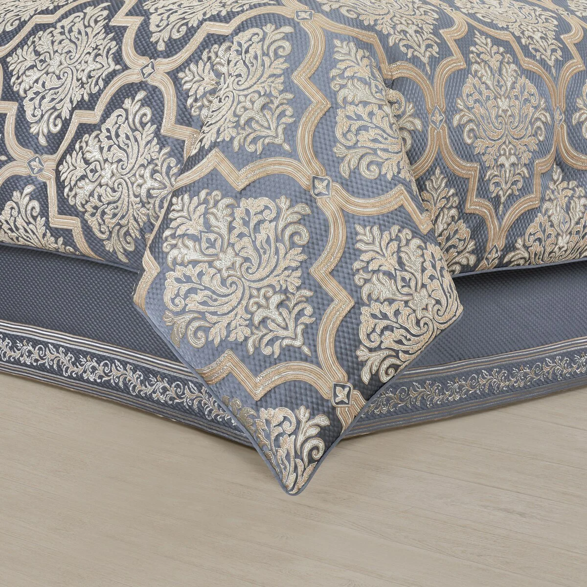 San Marino Comforter Set