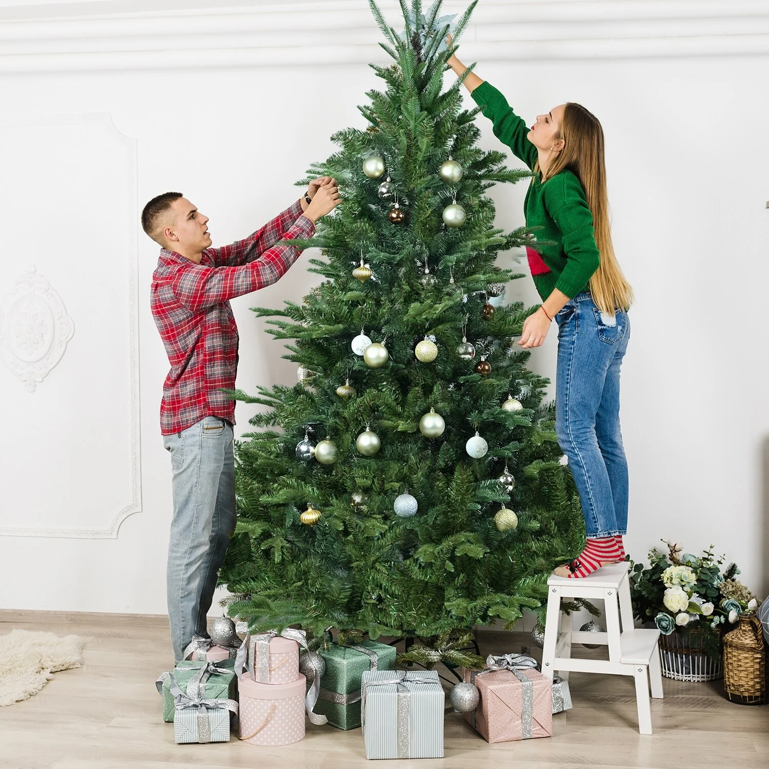 8-9FT Hinged Artificial Christmas Tree with Flame-Retardant PE/PVC, Foldable Stand