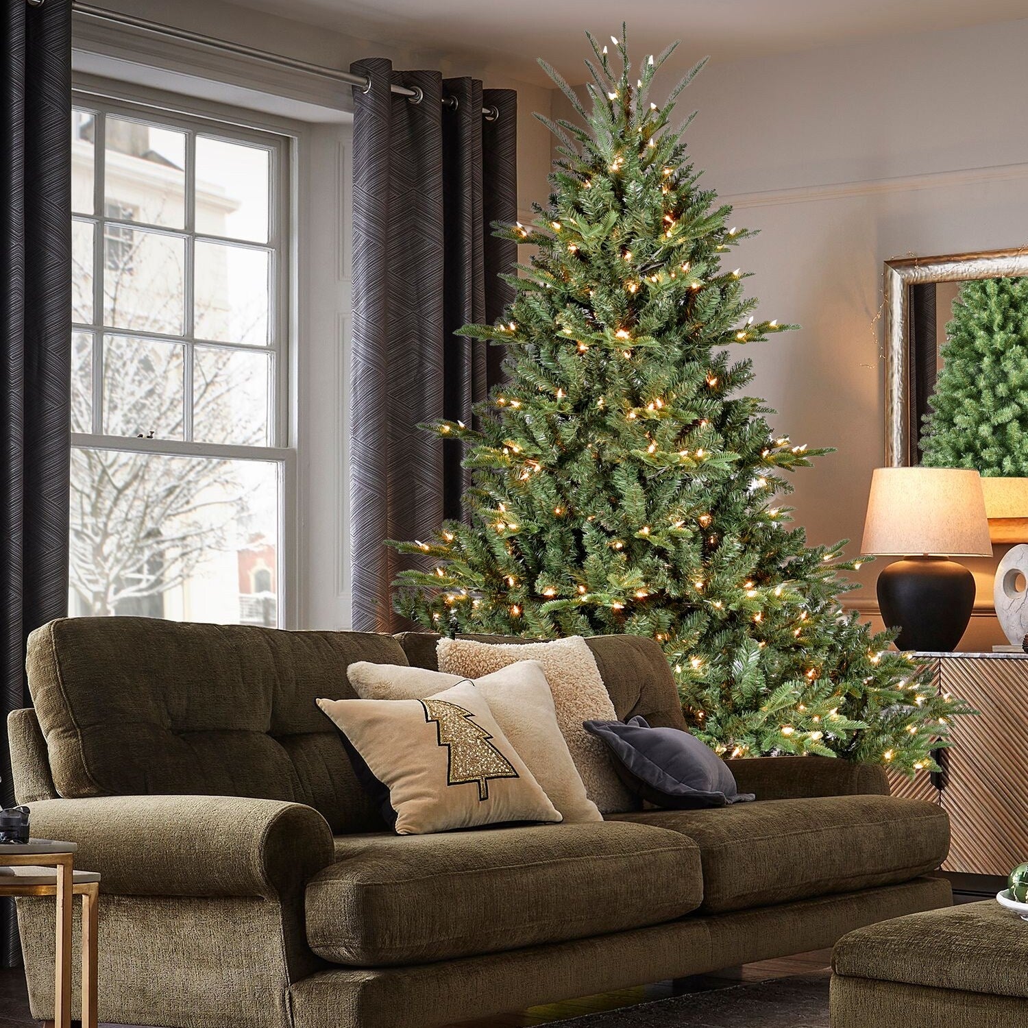 Artificial Douglas Fir Christmas Tree with Flame-Retardant PE/PVC Needles, Hinged Branches, Foldable Base