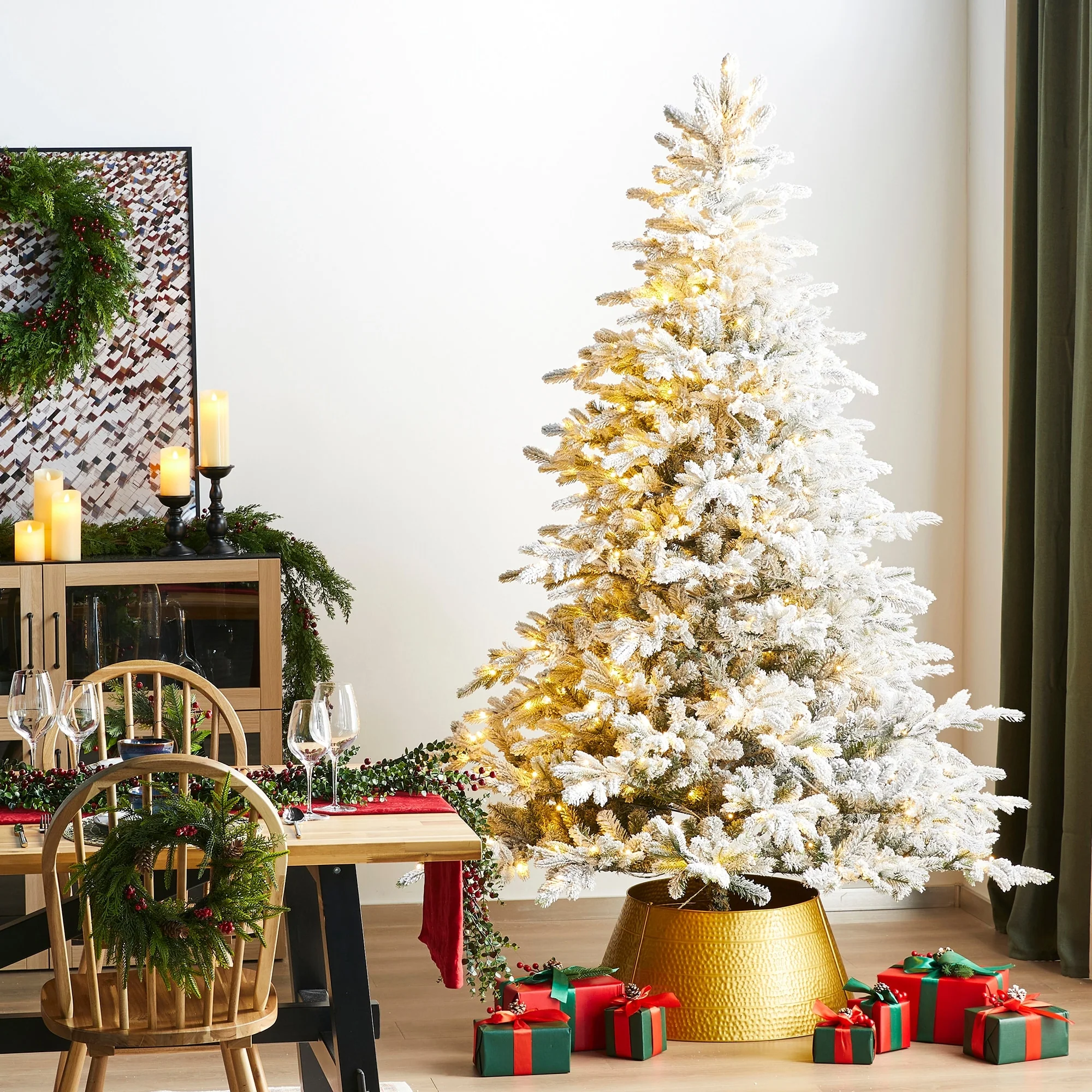 Glitzhome 7.5ft/9ft Pre-Lit Flocked Full Fir Artificial Christmas Trees with Foot Pedal