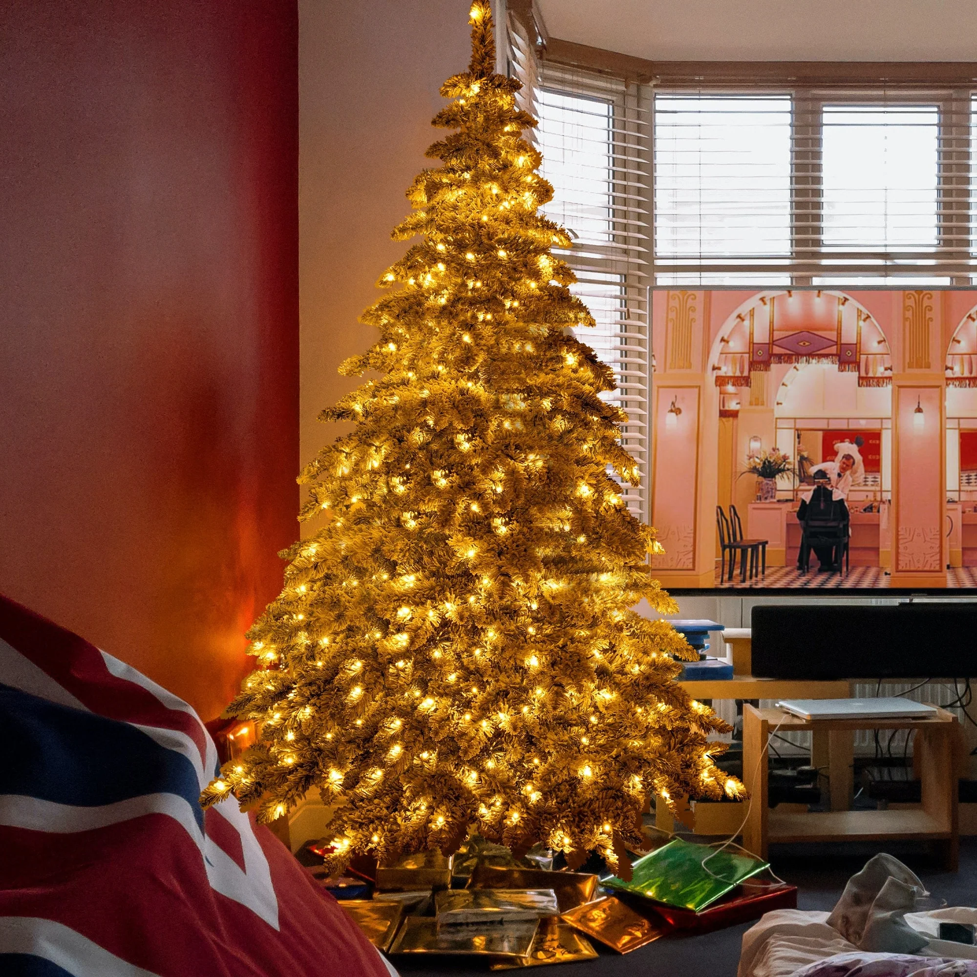 Flocked 7.5ft Christmas Tree with 400 LED Lights and 1050 Bendable Branches