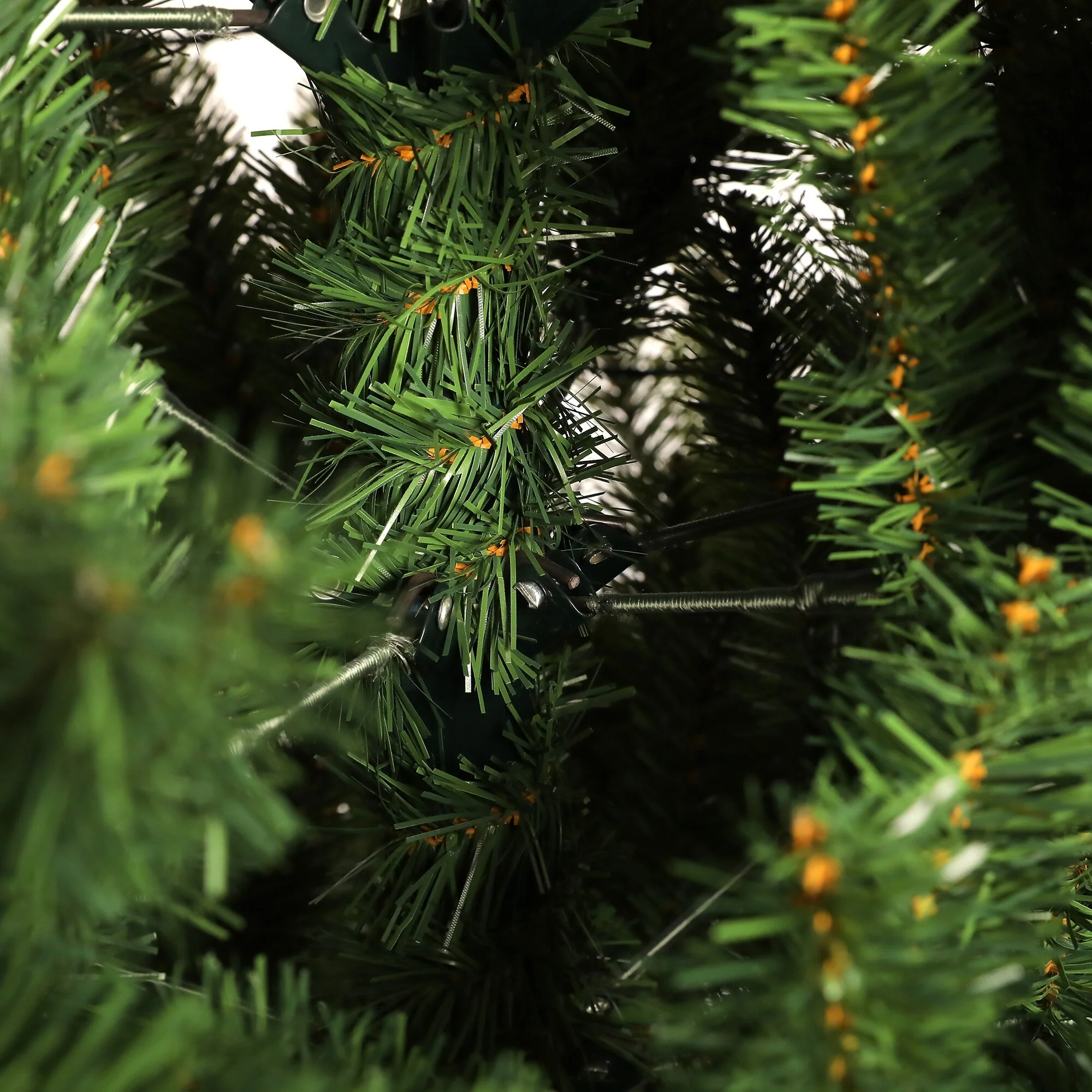 6ft/7.5ft Pre-Lit Hinged Christmas Tree, Full-Bodied with 1000/1420 Tips, PVC Fir and Foldable Metal Stand