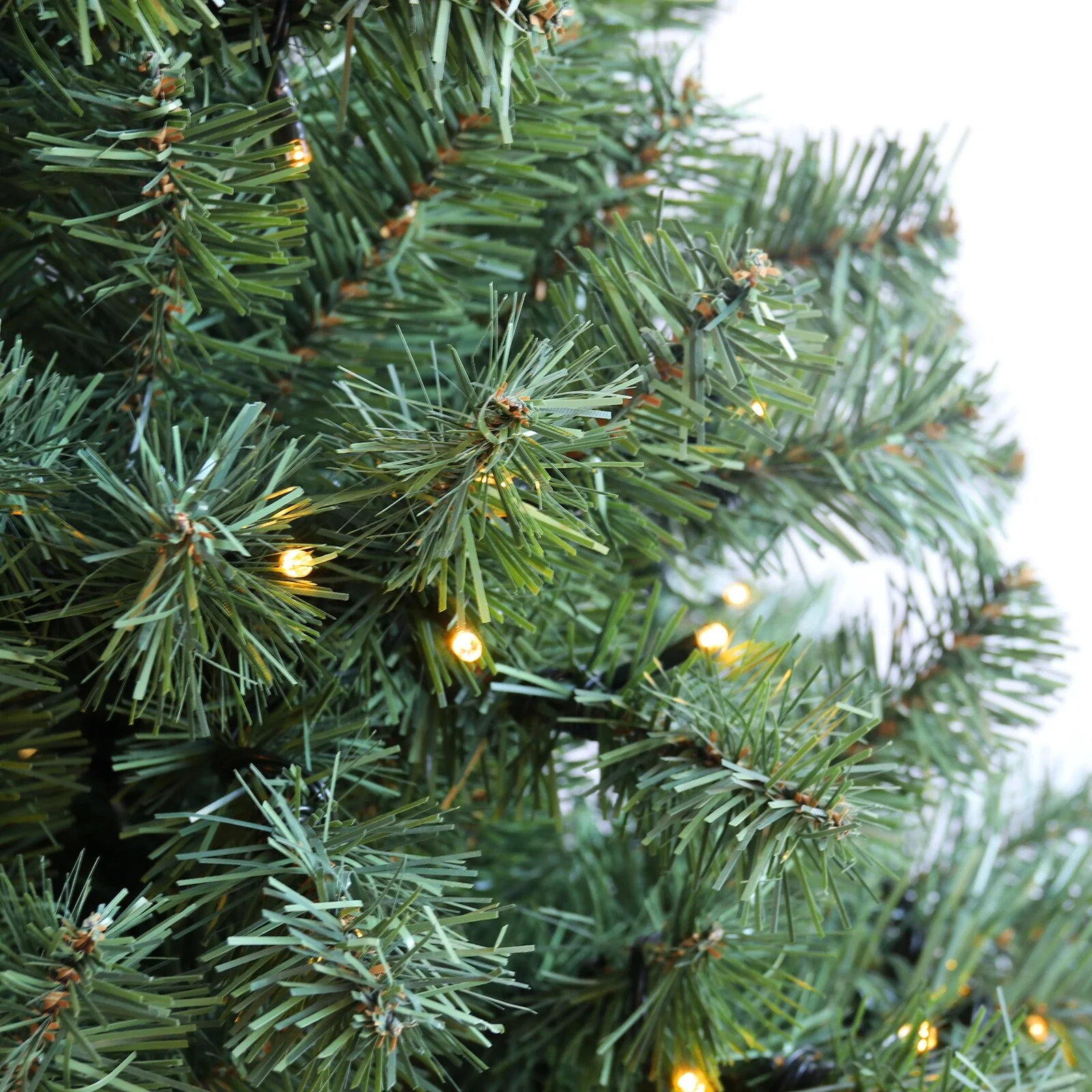 6ft/7.5ft Pre-Lit Hinged Christmas Tree, Full-Bodied with 1000/1420 Tips, PVC Fir and Foldable Metal Stand