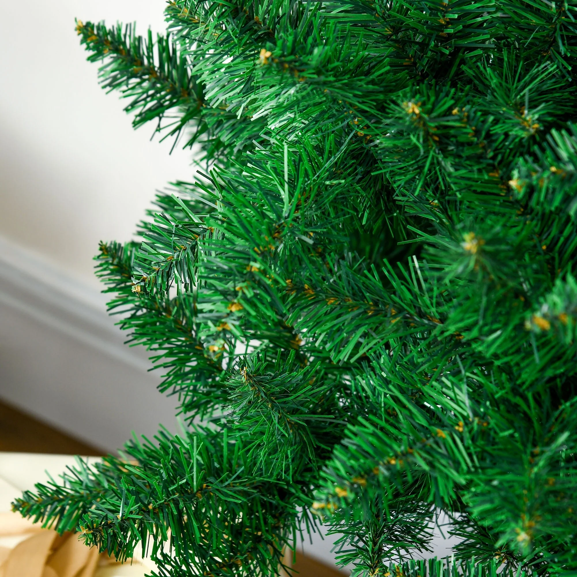 Space-Saving 5ft/7ft Half Christmas Tree, Unlit Artificial Tree with Steel Base and Wall-Fit Design