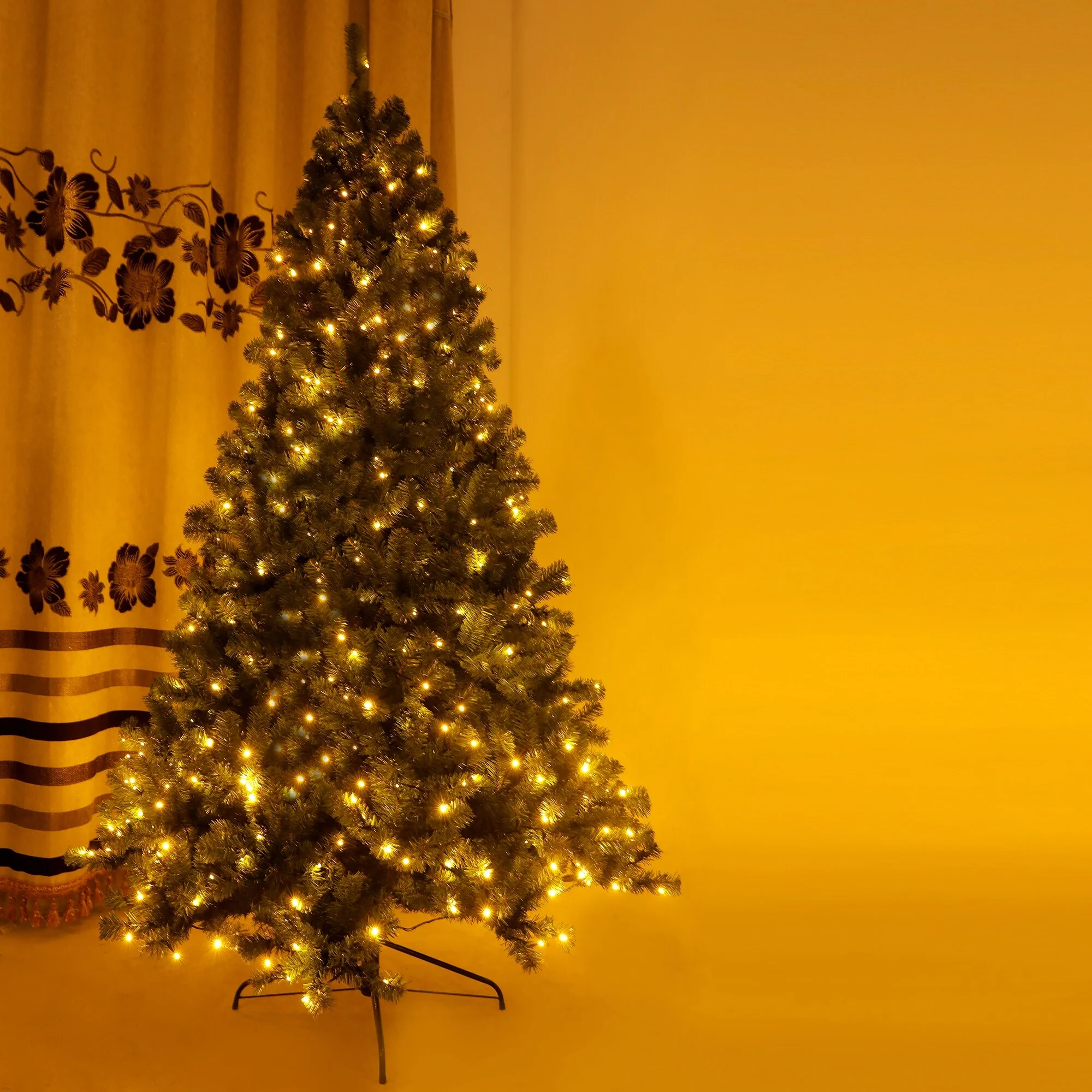 6ft/7.5ft Pre-Lit Hinged Christmas Tree, Full-Bodied with 1000/1420 Tips, PVC Fir and Foldable Metal Stand