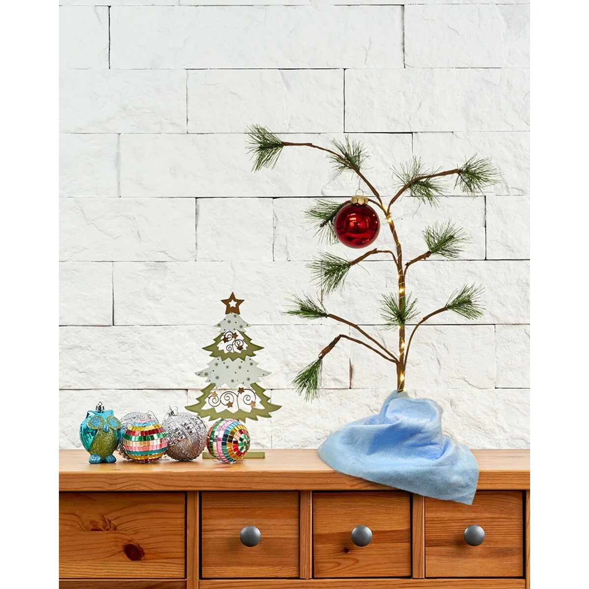 24In Charlie Brown Christmas Tree With Music Chip Includes Linus' Blanket Color + Brown Box