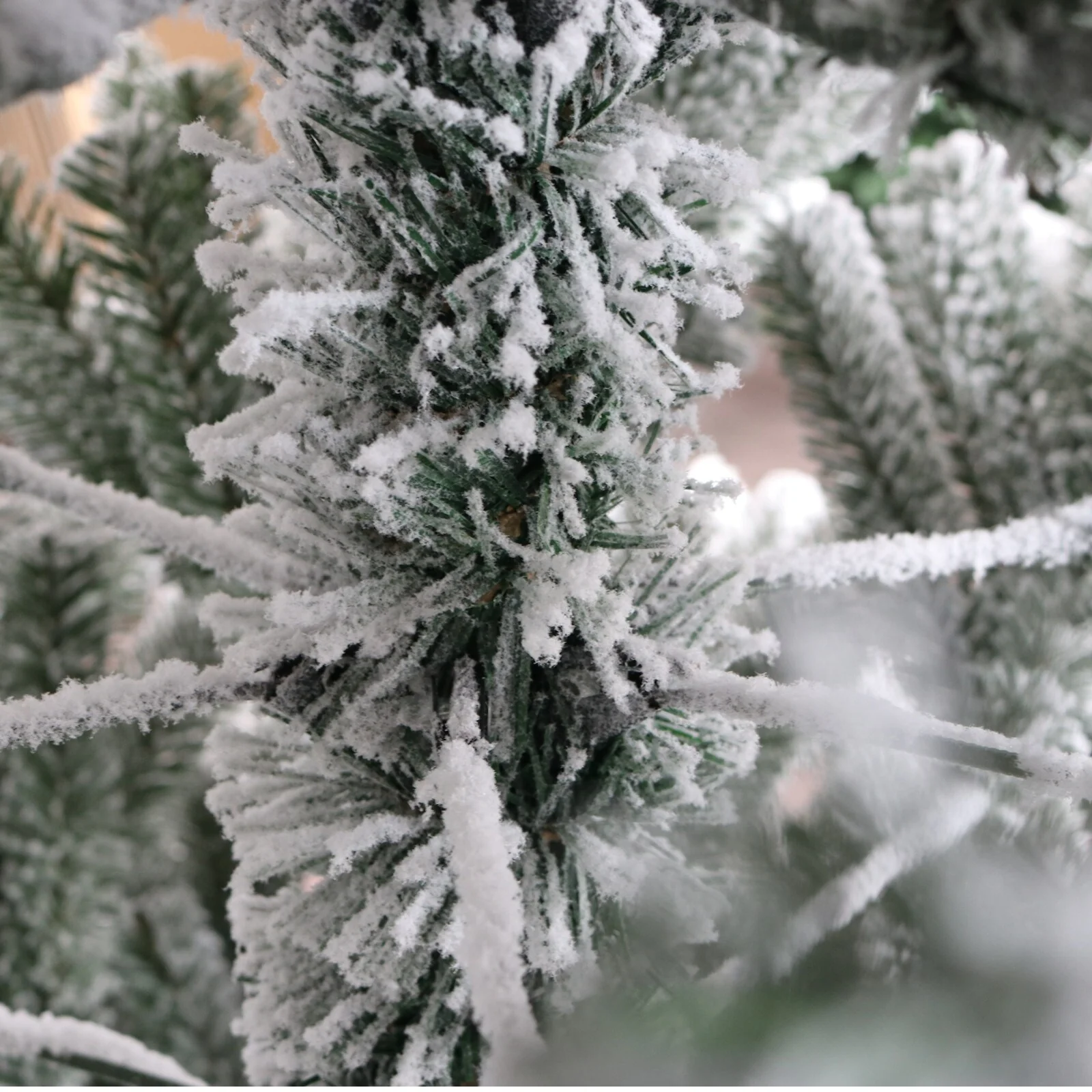 7FT Snow Flocked Christmas Tree, Realistic Hinged Pine, Unlit with White Tips, Durable Foldable Metal Stand, 1100 Branch Tips